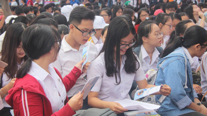 Lần đầu tiên thí sinh miền Trung dự Ngày hội tư vấn xét tuyển Lần đầu tiên thí sinh miền Trung dự Ngày hội tư vấn xét tuyển