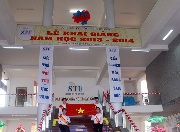 STU tổ chức lễ khai giảng năm học 2013 – 2014 STU tổ chức lễ khai giảng năm học 2013 – 2014