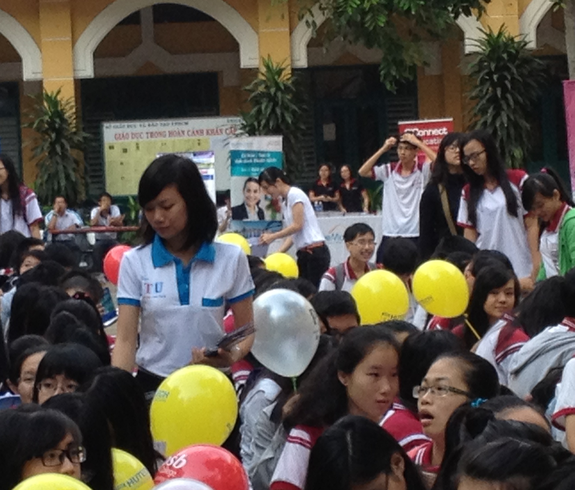 STU tham gia tư vấn tuyển sinh tại Trường THPT Trưng Vương STU tham gia tư vấn tuyển sinh tại Trường THPT Trưng Vương