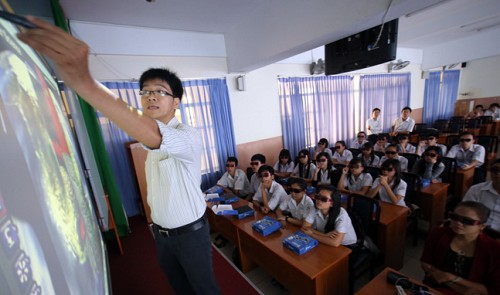 First Vietnam school uses 3D tech in classroom First Vietnam school uses 3D tech in classroom