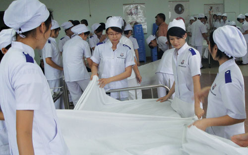 Khối ngành sức khỏe: Tăng chỉ tiêu... tăng thất nghiệp ! Khối ngành sức khỏe: Tăng chỉ tiêu... tăng thất nghiệp !