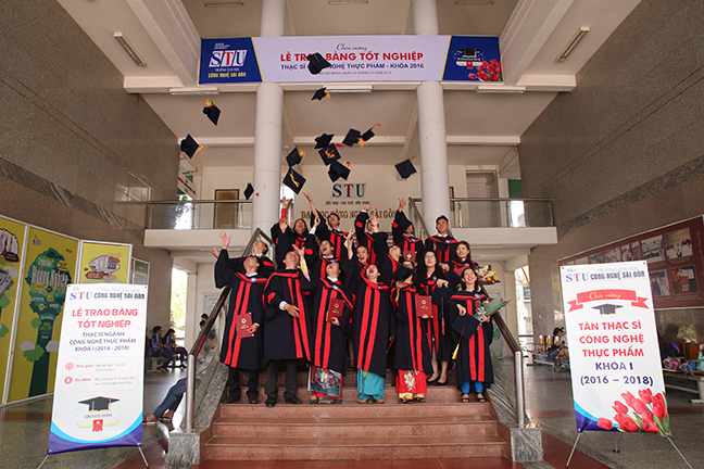 ĐH Công nghệ Sài Gòn trao bằng cho 19 thạc sỹ khóa đầu tiên ĐH Công nghệ Sài Gòn trao bằng cho 19 thạc sỹ khóa đầu tiên