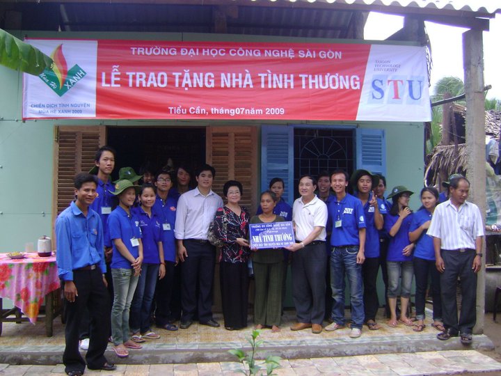 Đại học Công Nghệ Sài Gòn: Trao tặng 2 căn nhà tình thương tại Bến Tre