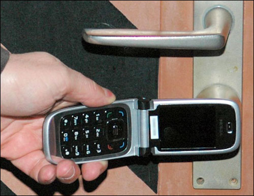 Điện thoại di động sẽ thay thế chìa khóa cửa