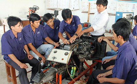 Vietnam urged to build up vocational training strategy