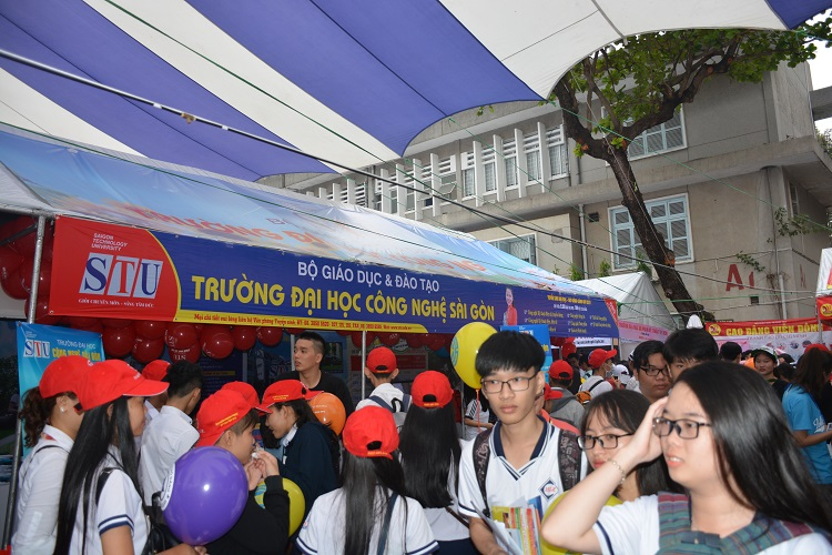 Trường ĐH Công Nghệ Sài Gòn tham gia ngày hội Tư vấn tuyển sinh- Hướng nghiệp 2017 do báo Tuổi trẻ tổ chức