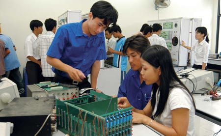 Tổ chức xét tặng giải thưởng “Tài năng khoa học trẻ Việt Nam” năm 2012 dành cho sinh viên