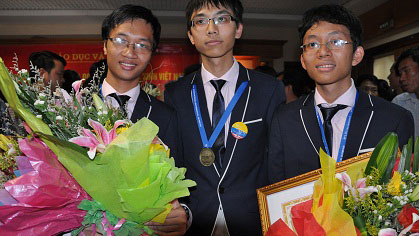 Vietnam wins three golds at International Mathematical Olympiad