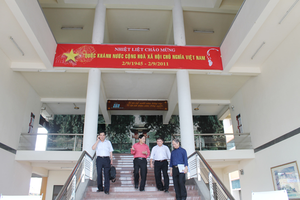 Thứ trưởng Bộ Giáo dục & Đào Tạo Bùi Văn Ga thăm và làm việc với Trường ĐH Công Nghệ Sài Gòn
