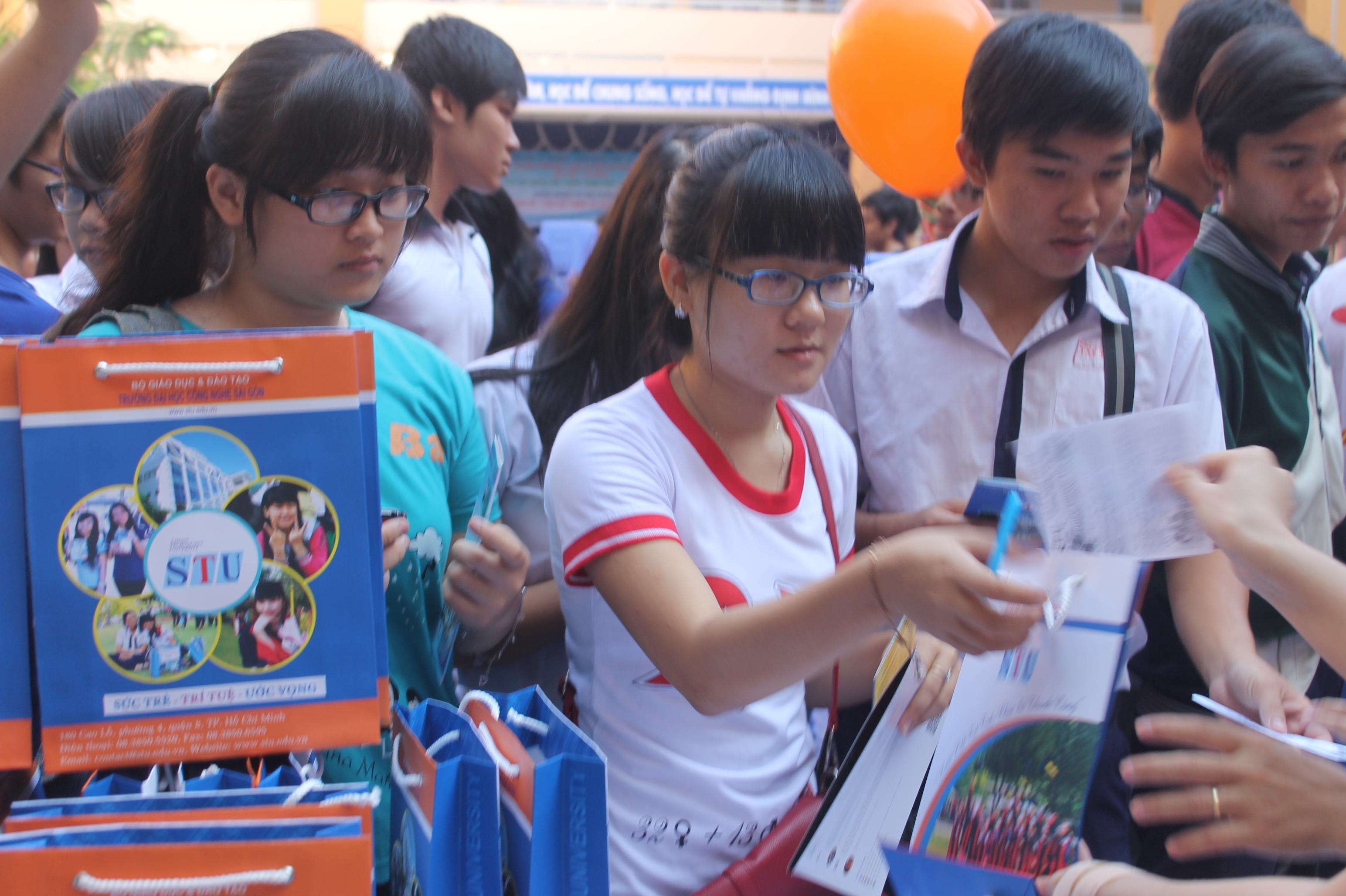 STU tham gia tư vấn tuyển sinh hướng nghiệp 2014 tại Trường THPT Tây Thạnh, Quận Tân Phú