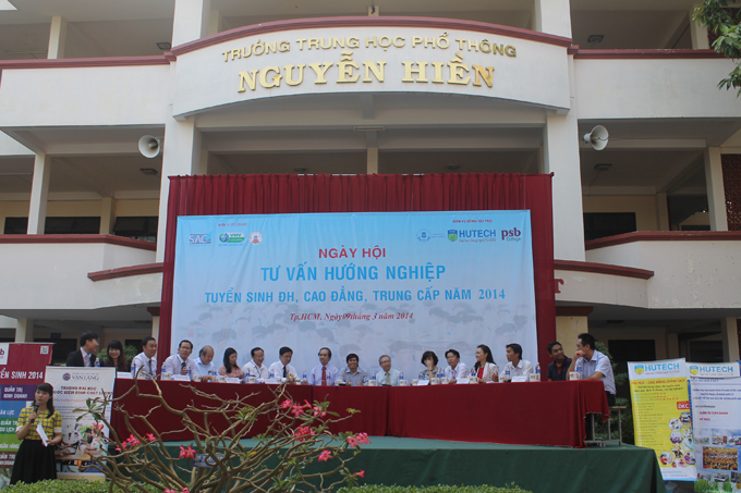 STU Tư vấn tuyển sinh tại trường THPT Nguyễn Hiền