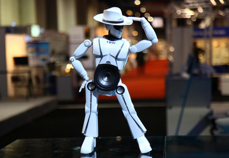 Robot nhảy Việt Nam gây ấn tượng tại triển lãm quốc tế