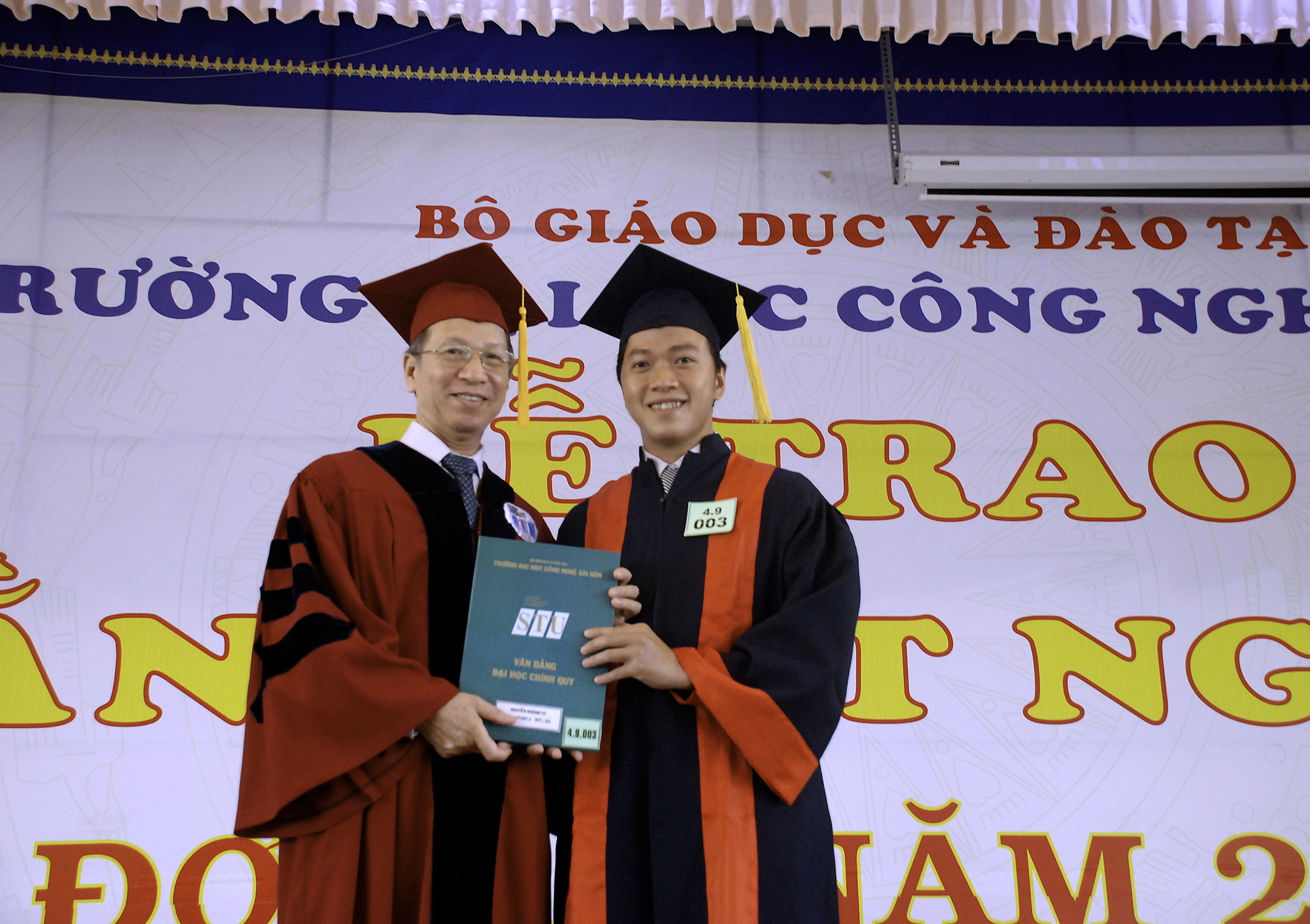 Thông báo về việc nhận hình tốt nghiệp đợt 1 năm 2013