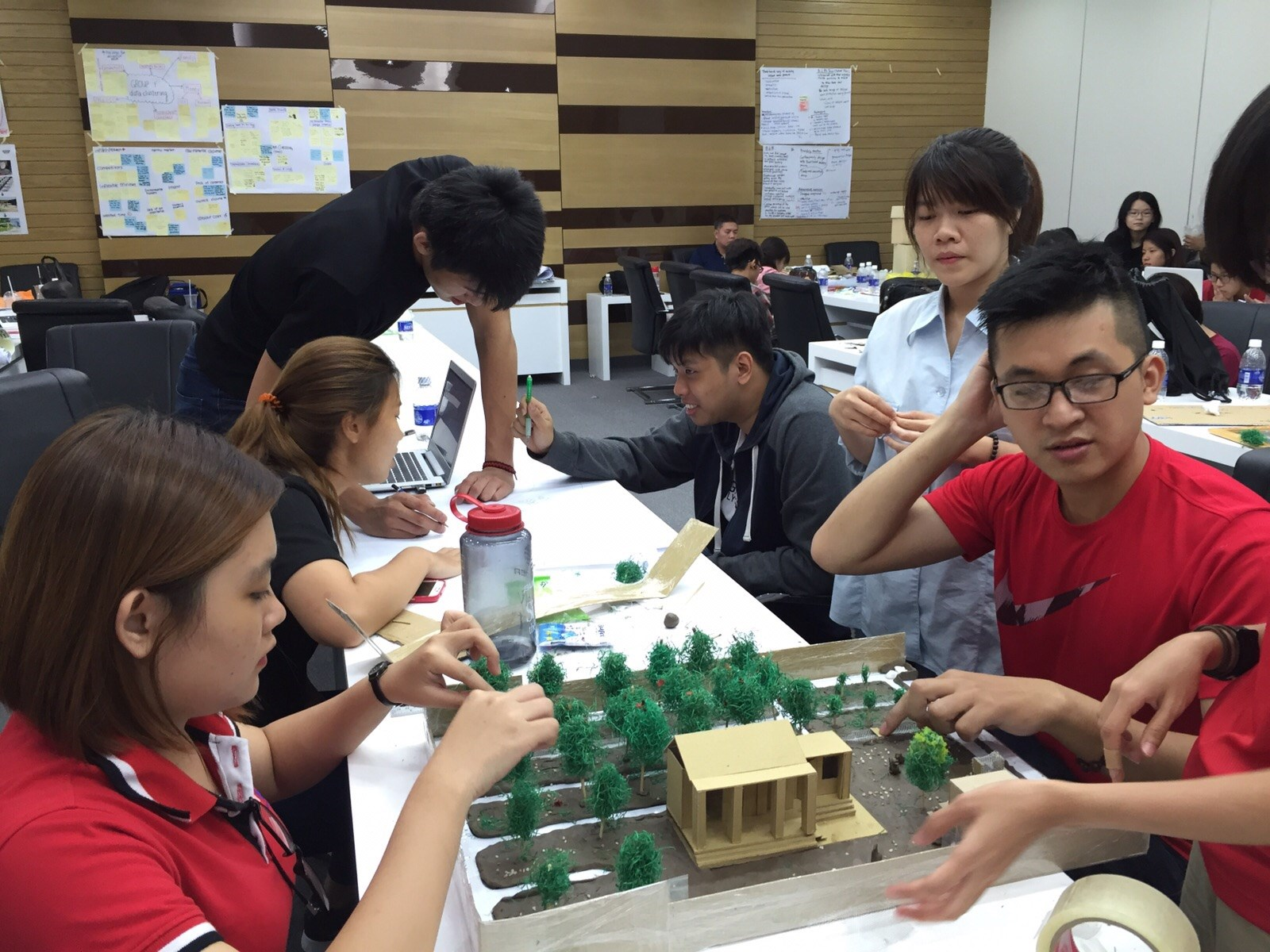 Singaporean students join local peers to develop Vietnam’s craft industry