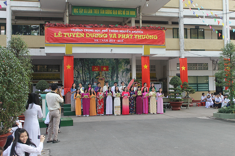 Trao Học bổng STU – Chắp cánh ước mơ tại Trường THPT Nguyễn Khuyến