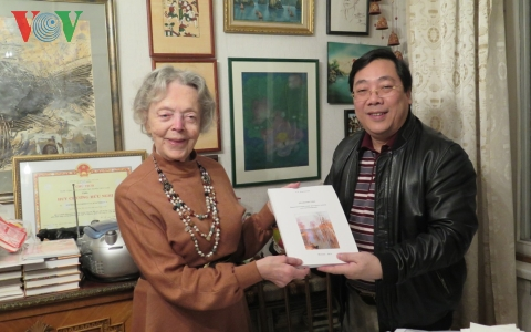 Vietnam honours Russian teacher for decades of service