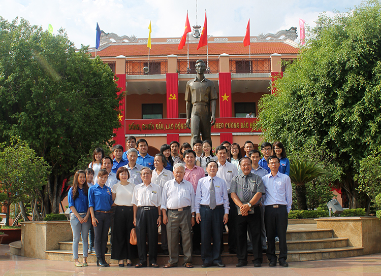 Đảng ủy Trường Đại Học Công Nghệ Sài Gòn trang trọng tổ chức lễ kỷ niệm 126 năm ngày sinh Chủ tịch Hồ Chí Minh