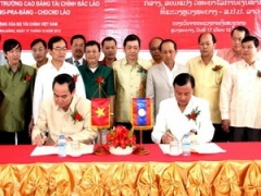Vietnam hands over school to Lao province