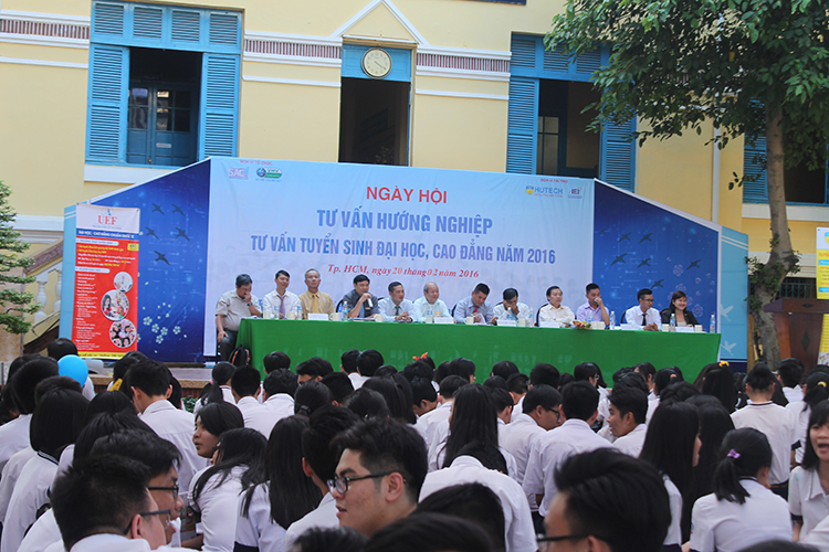 Trường Đại học Công nghệ Sài Gòn tư vấn tuyển sinh tại Trường THPT Trần Khai Nguyên