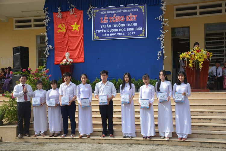 Học bổng “STU- Chắp cánh ước mơ” tiếp tục đồng hành cùng các em học sinh THPT tỉnh Tiền Giang và Long An