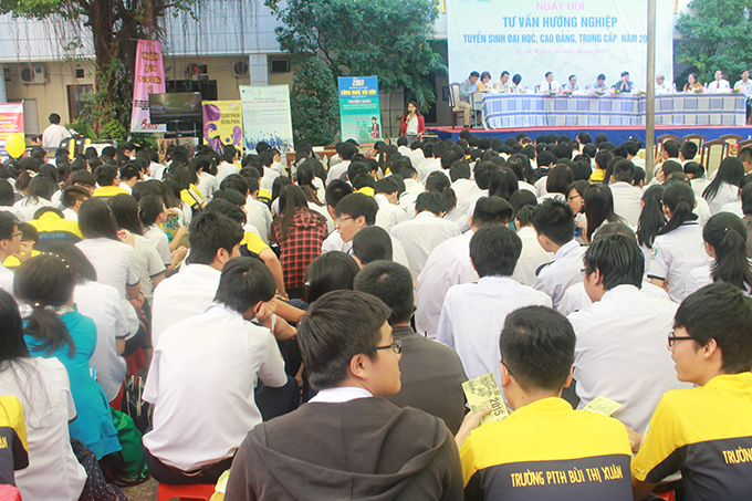 Trường ĐH Công Nghệ Sài Gòn tư vấn tuyển sinh tại trường THPT Bùi Thị Xuân, Quận 1.