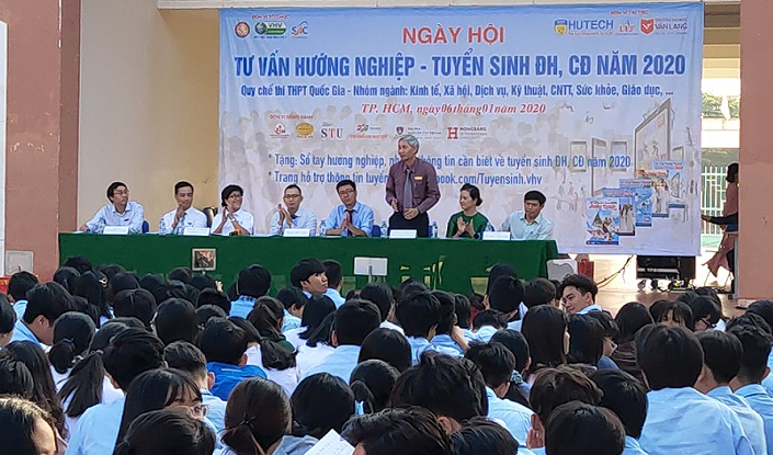 Trường Đại học Công nghệ sài Gòn tham gia Ngày hội Tư vấn hướng nghiệp - Tuyển sinh Đại học, Cao đẳng năm 2020 tại trường THPT Nguyễn Văn Tăng.