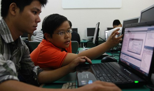 Meeting a Vietnamese child prodigy of electronics