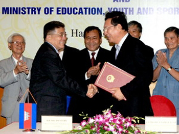 Viet Nam, Cambodia co-operate in education, training