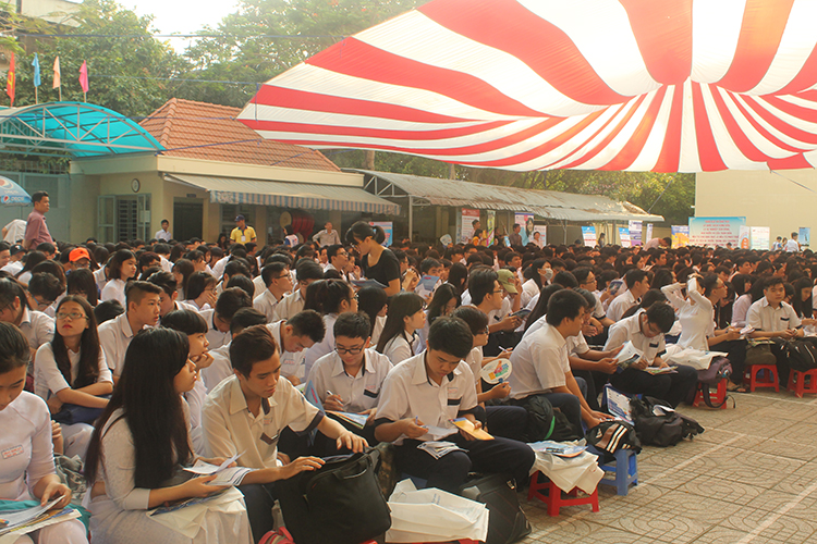 Trường Đại học Công Nghệ Sài Gòn tư vấn tuyển sinh tại trường THPT Phan Đăng Lưu