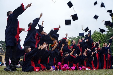 Trường ĐH tự in bằng tốt nghiệp: Thành thương hiệu hoặc giấy lộn