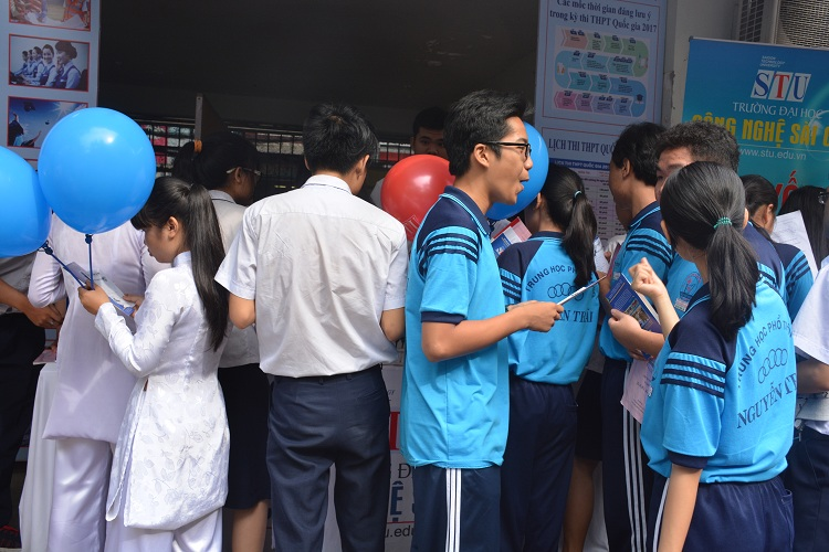STU tiếp tục đồng hành cùng học sinh trường THPT Nguyễn Trãi trong Chương trình tư vấn tuyển sinh 2017