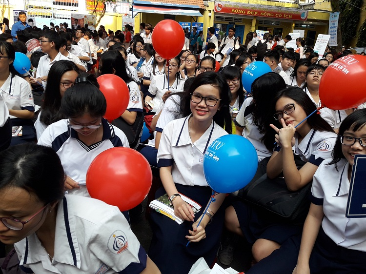 STU tham gia cùng các em học sinh Trường THPT Trần Khai Nguyên trong Ngày hội Tư vấn hướng nghiệp, tư vấn tuyển sinh Đại học, Cao đẳng 2017