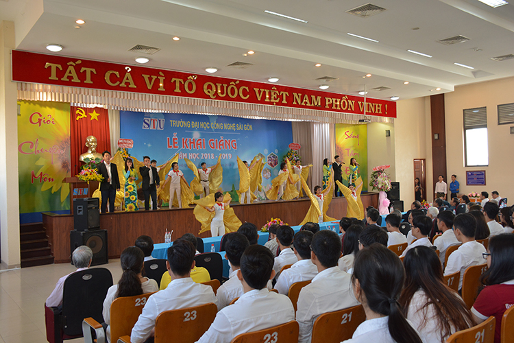 Trường ĐH Công Nghệ Sài Gòn long trọng tổ chức Lễ khai giảng năm học 2018 - 2019