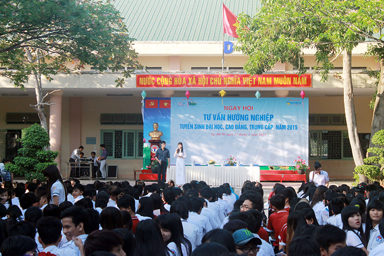 STU tham gia chương trình tư vấn tuyển sinh tại trường THPT Lê Minh Xuân