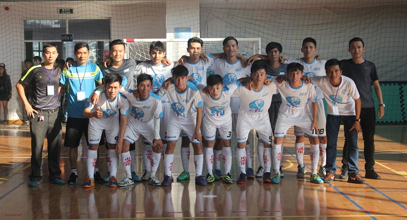 Ban Huấn luyện cùng các cầu thủ tuyển Futsal STU 2016
